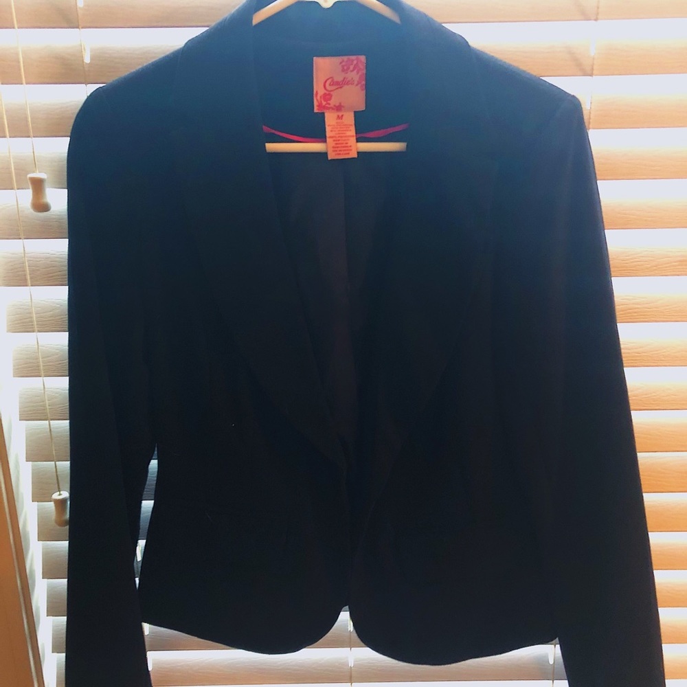 A black blazer.